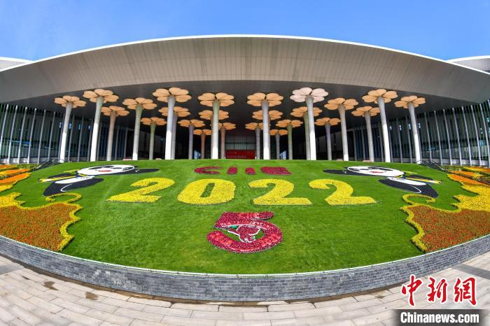 第五屆進博會場館景觀裝飾全面定妝。　陳夢澤 攝